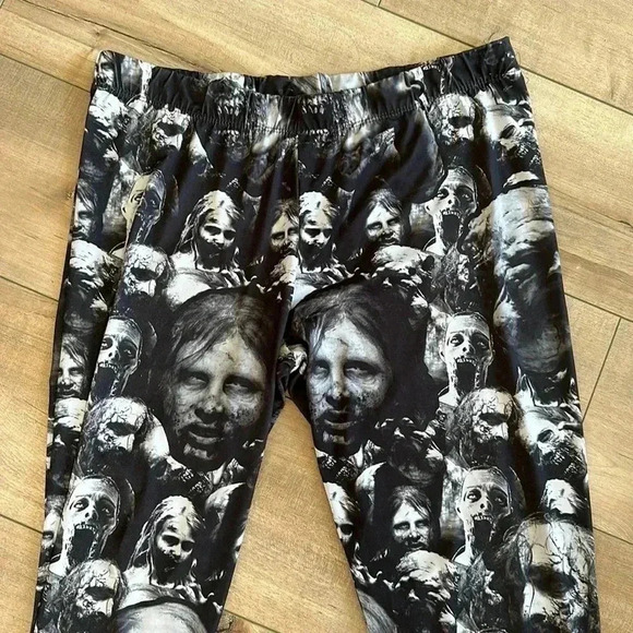 4/$25 Her Universe Walking Dead “Walker” Leggings Sz XL - Picture 3 of 4